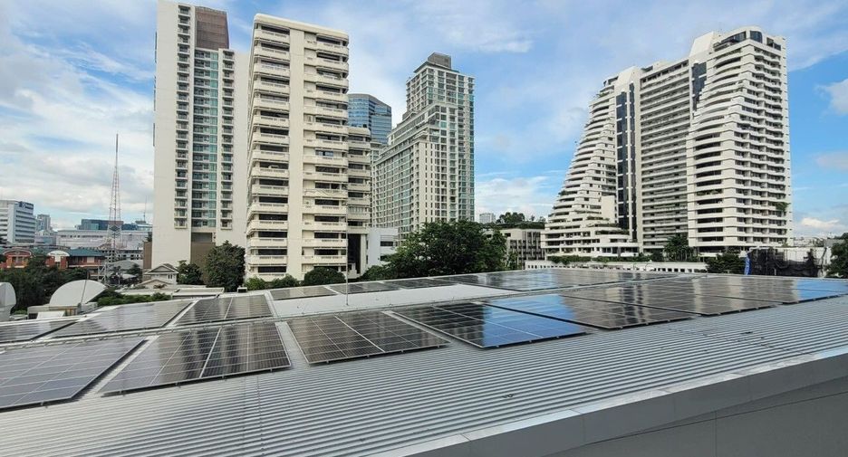 For rent 2 bedrooms condo in Watthana, Bangkok