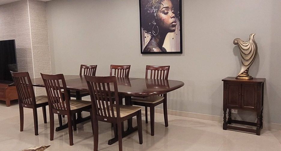For rent 2 bedrooms condo in Watthana, Bangkok