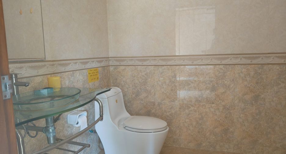 For rent 4 bedrooms villa in Bang Lamung, Chonburi