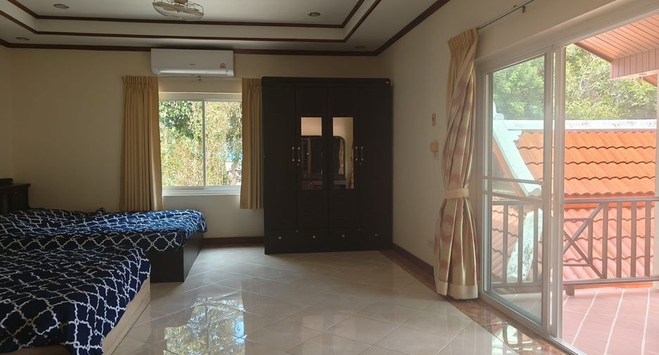 For rent 4 bedrooms villa in Bang Lamung, Chonburi