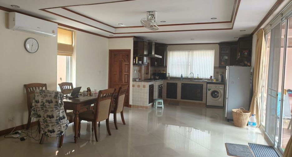 For rent 4 bedrooms villa in Bang Lamung, Chonburi
