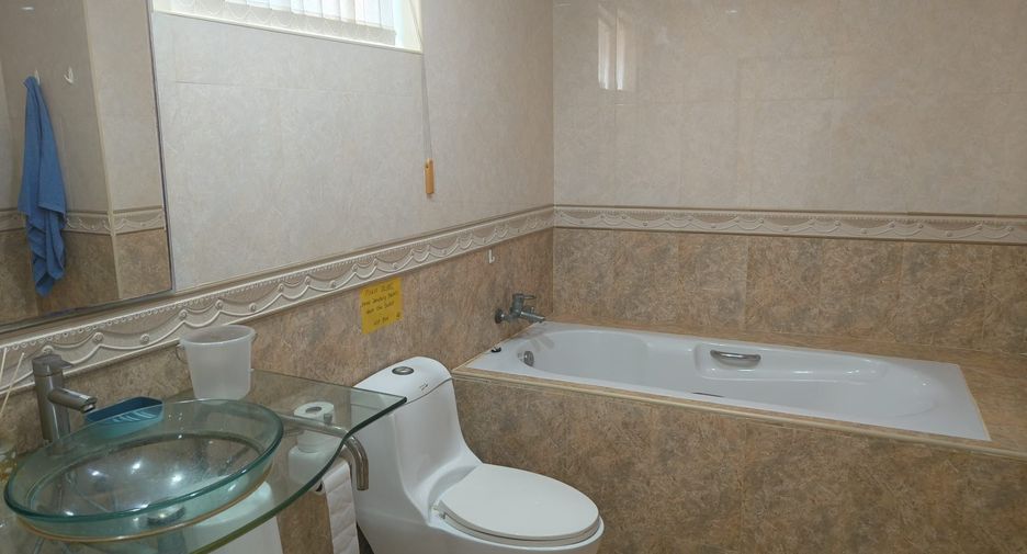 For rent 4 bedrooms villa in Bang Lamung, Chonburi