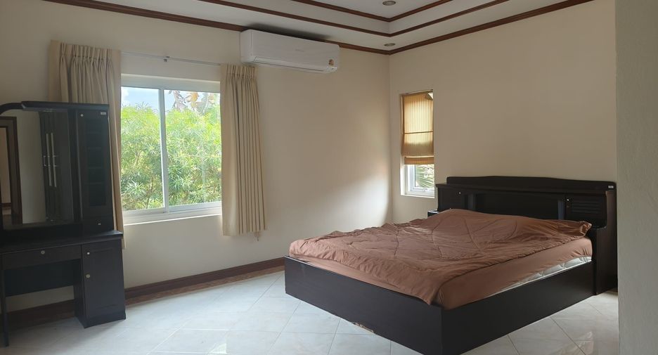 For rent 4 bedrooms villa in Bang Lamung, Chonburi