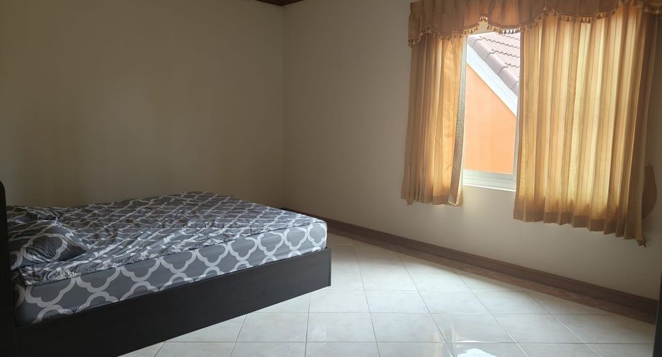 For rent 4 bedrooms villa in Bang Lamung, Chonburi