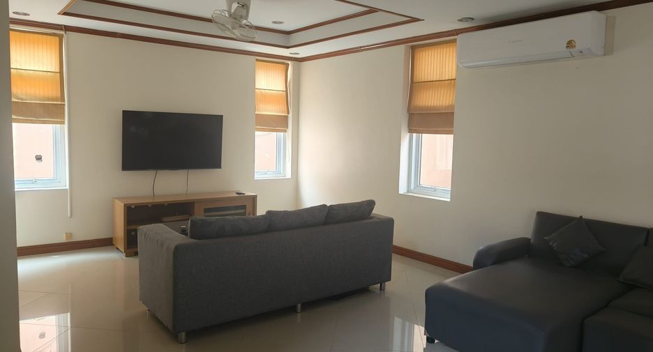 For rent 4 bedrooms villa in Bang Lamung, Chonburi