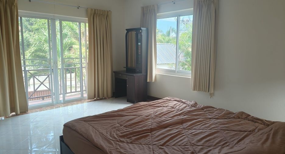 For rent 4 bedrooms villa in Bang Lamung, Chonburi