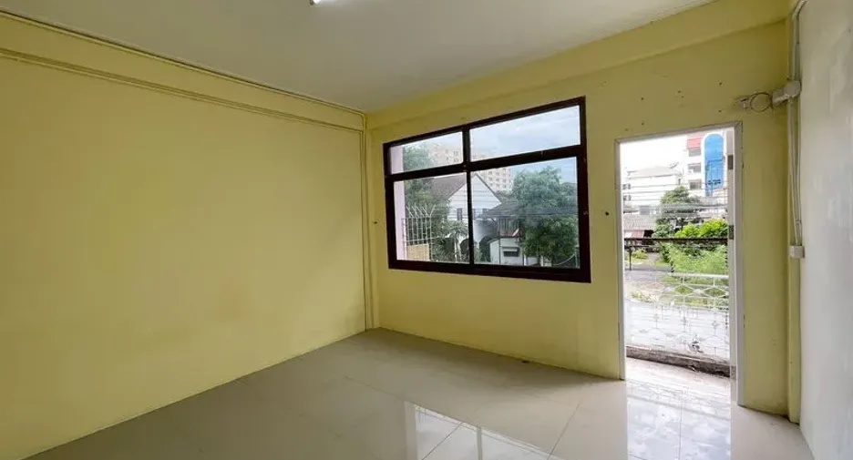 For rent 3 bedrooms townhouse in Ratchathewi, Bangkok