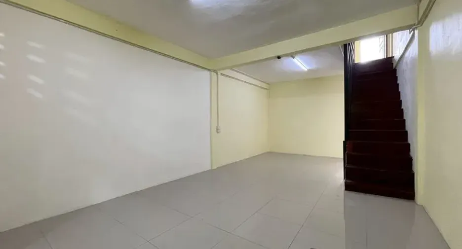 For rent 3 bedrooms townhouse in Ratchathewi, Bangkok