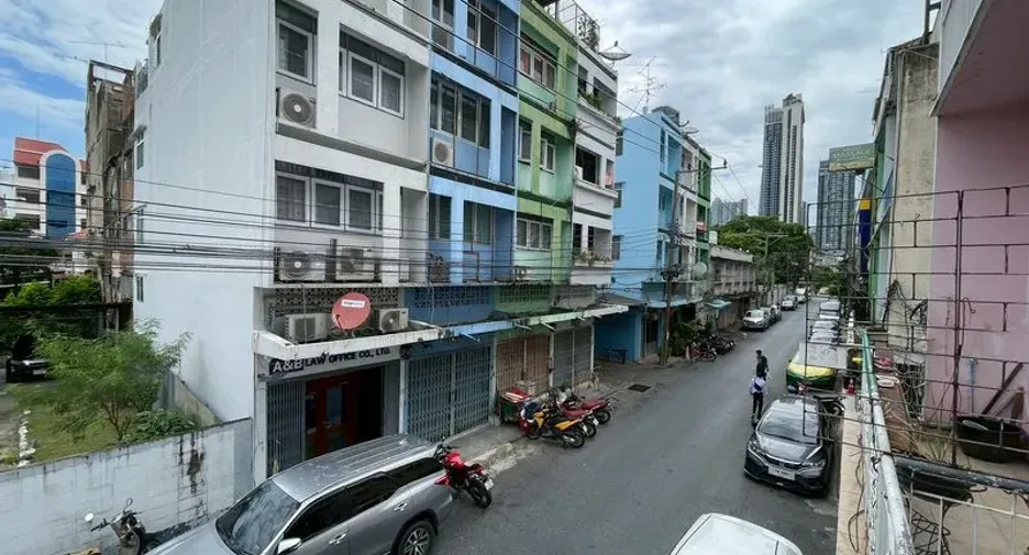 For rent 3 bedrooms townhouse in Ratchathewi, Bangkok