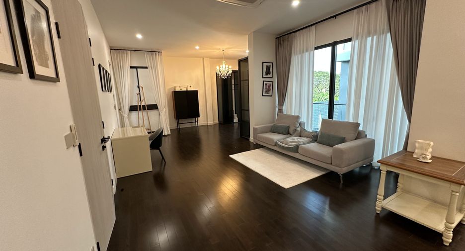 For rent 5 bedrooms house in Bang Kapi, Bangkok