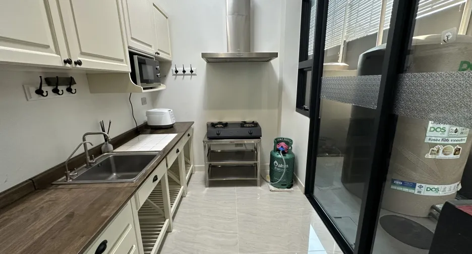 For rent 5 bedrooms house in Bang Kapi, Bangkok
