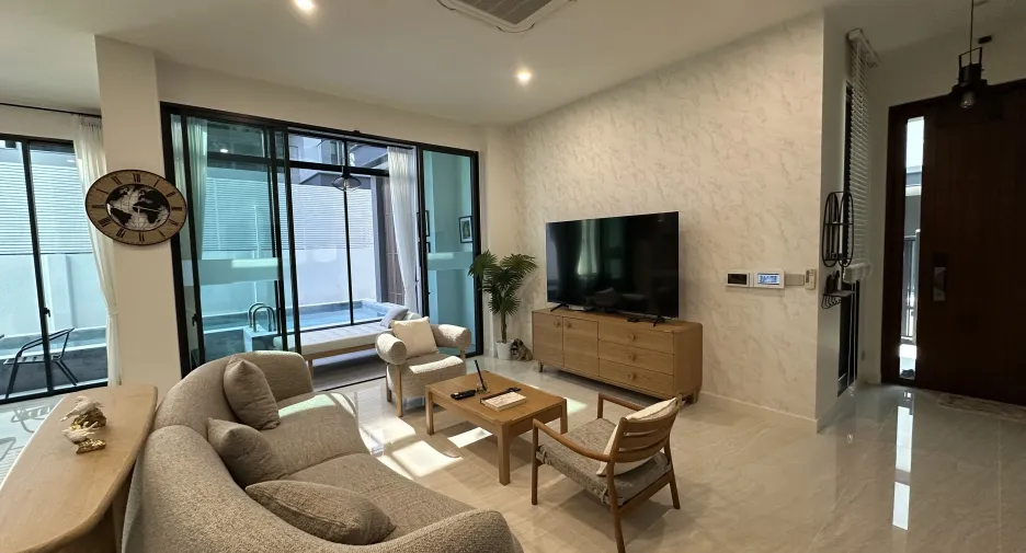 For rent 5 bedrooms house in Bang Kapi, Bangkok