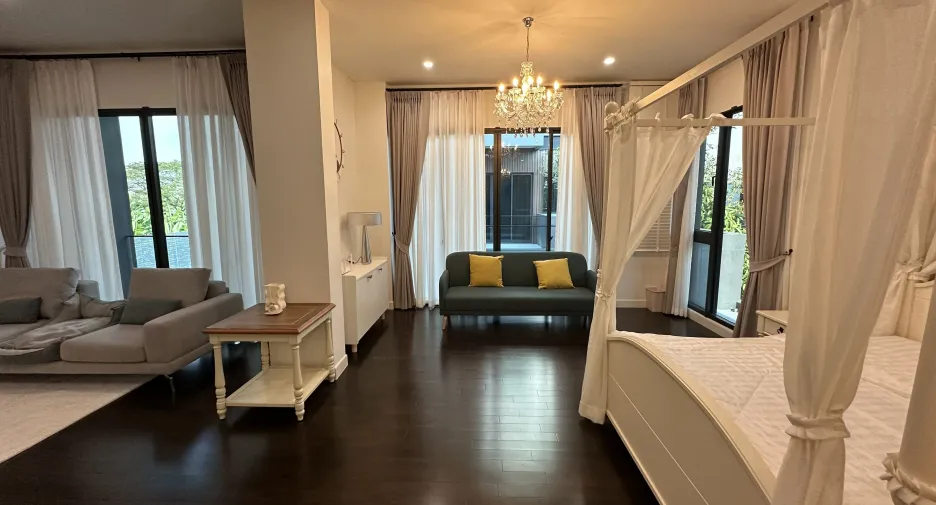 For rent 5 bedrooms house in Bang Kapi, Bangkok