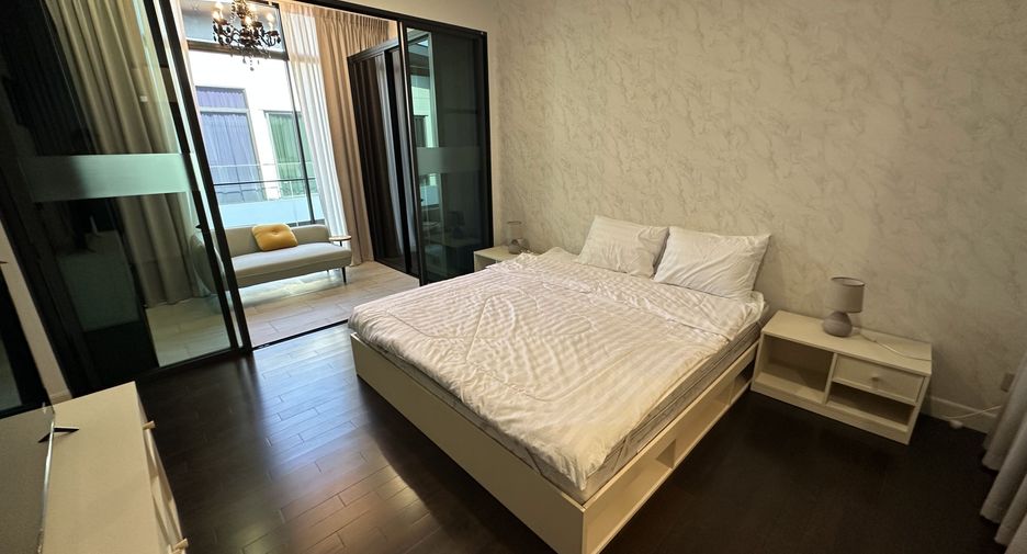 For rent 5 bedrooms house in Bang Kapi, Bangkok