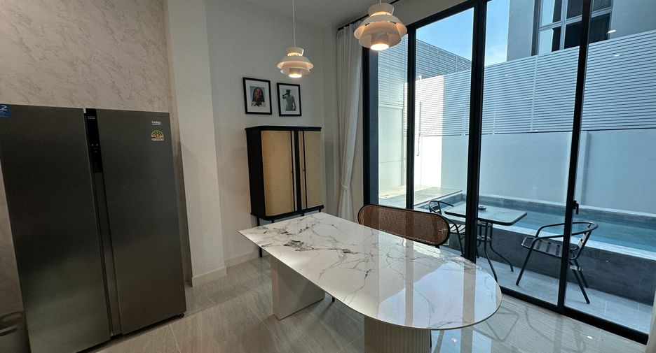 For rent 5 bedrooms house in Bang Kapi, Bangkok