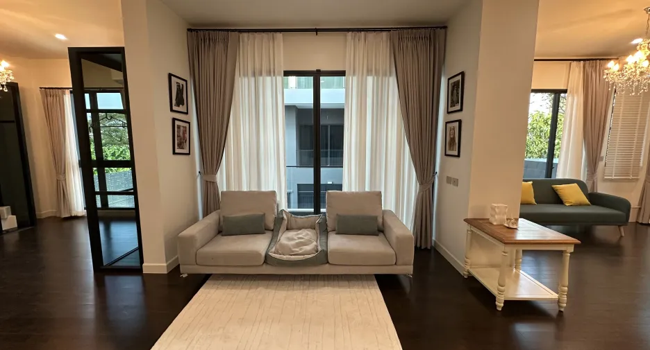 For rent 5 bedrooms house in Bang Kapi, Bangkok