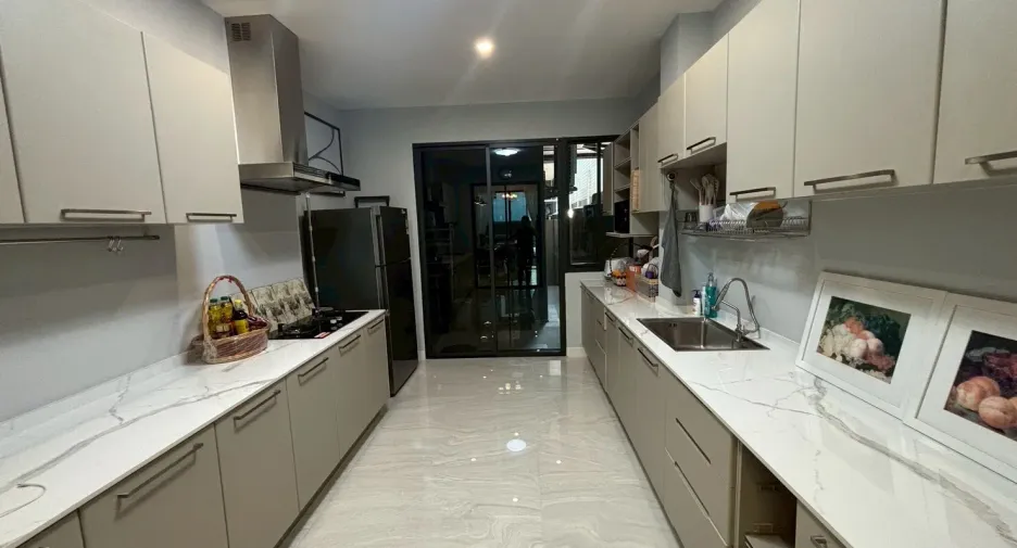 For rent 8 bedrooms house in Bang Kapi, Bangkok