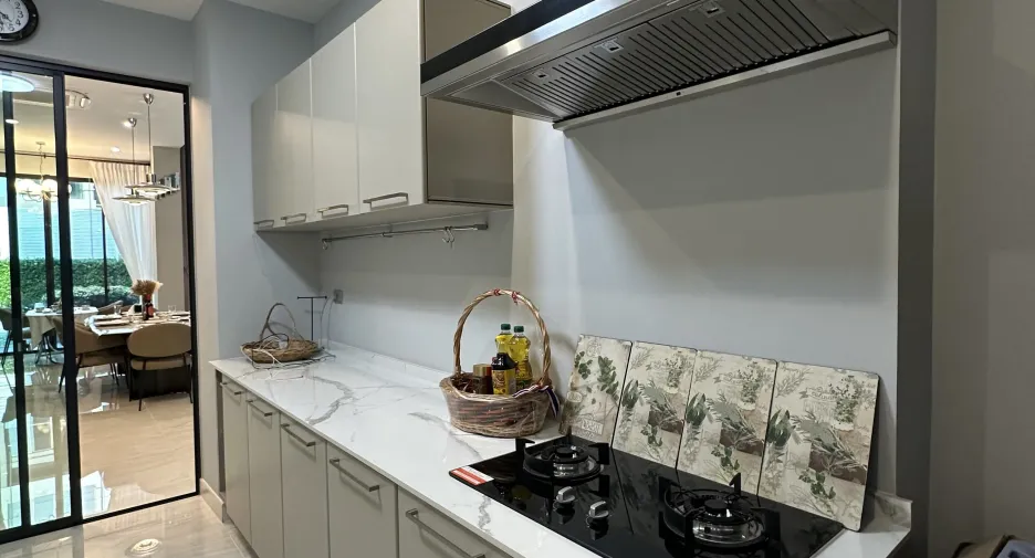For rent 8 bedrooms house in Bang Kapi, Bangkok
