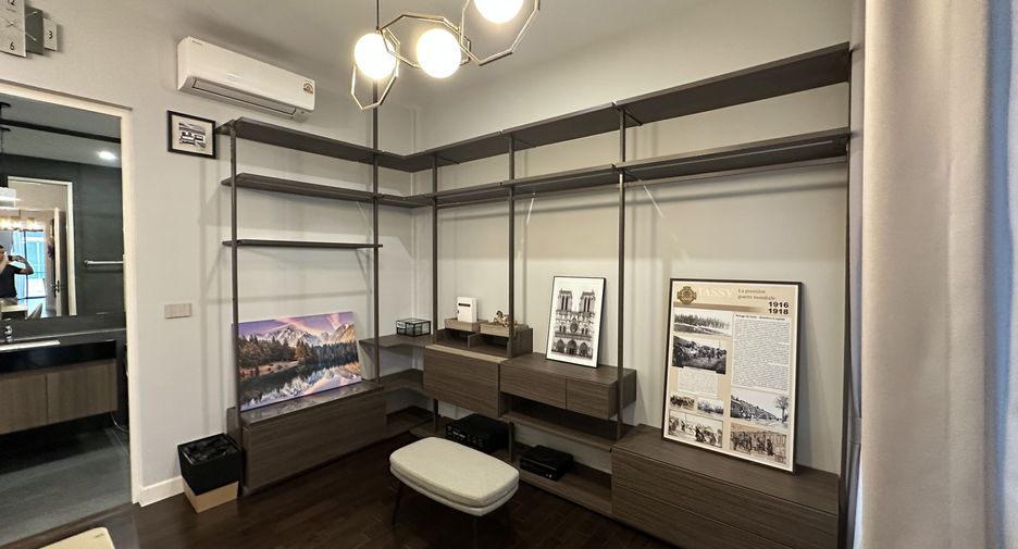 For rent 8 bedrooms house in Bang Kapi, Bangkok