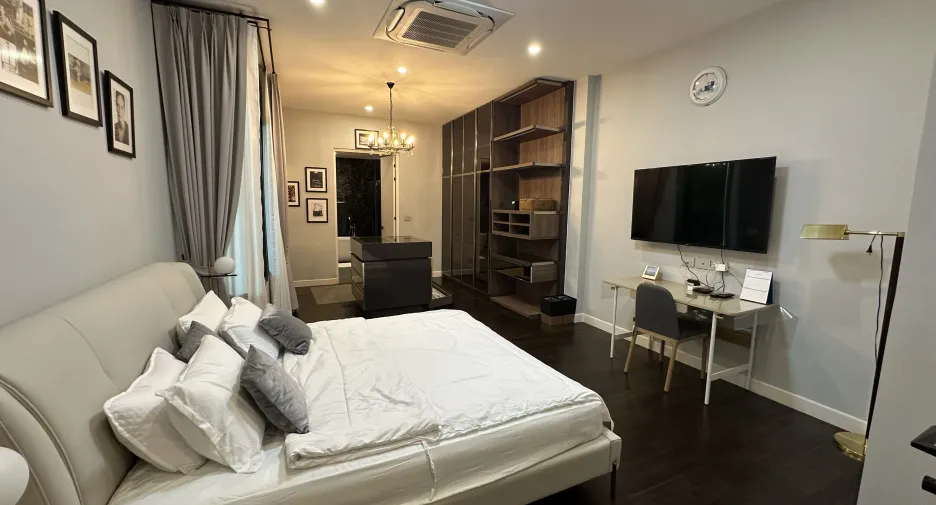 For rent 8 bedrooms house in Bang Kapi, Bangkok
