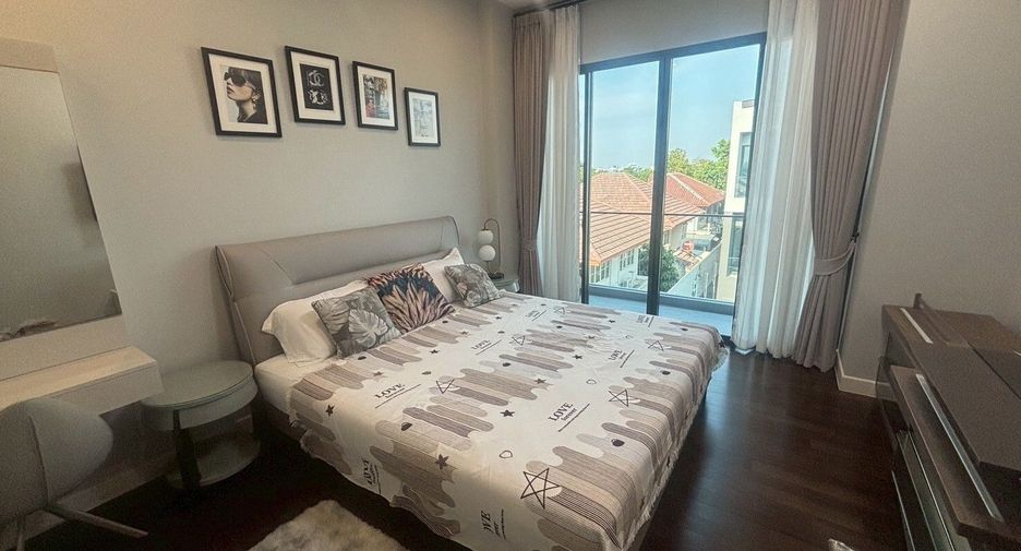 For rent 8 bedrooms house in Bang Kapi, Bangkok