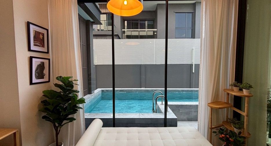 For rent 5 bedrooms house in Bang Kapi, Bangkok
