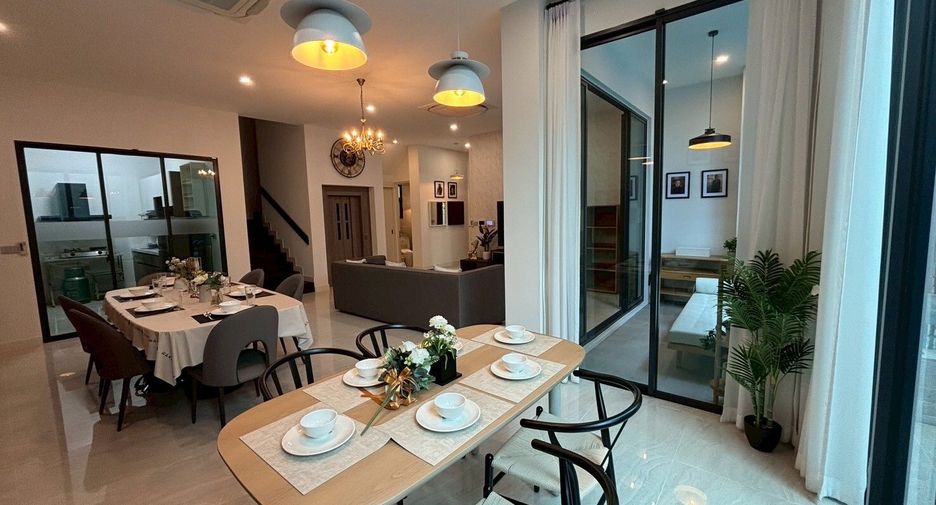 For rent 5 bedrooms house in Bang Kapi, Bangkok