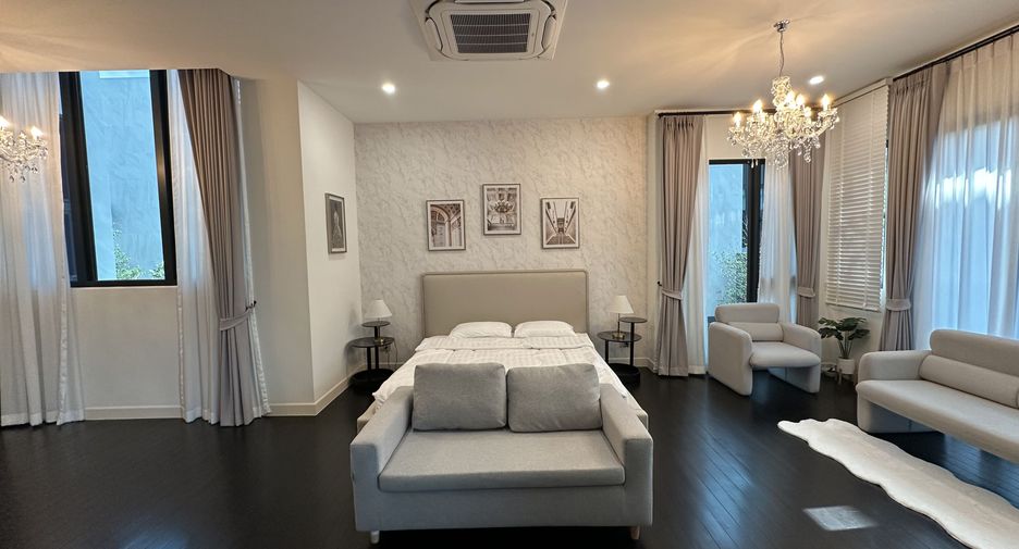 For rent 5 bedrooms house in Bang Kapi, Bangkok