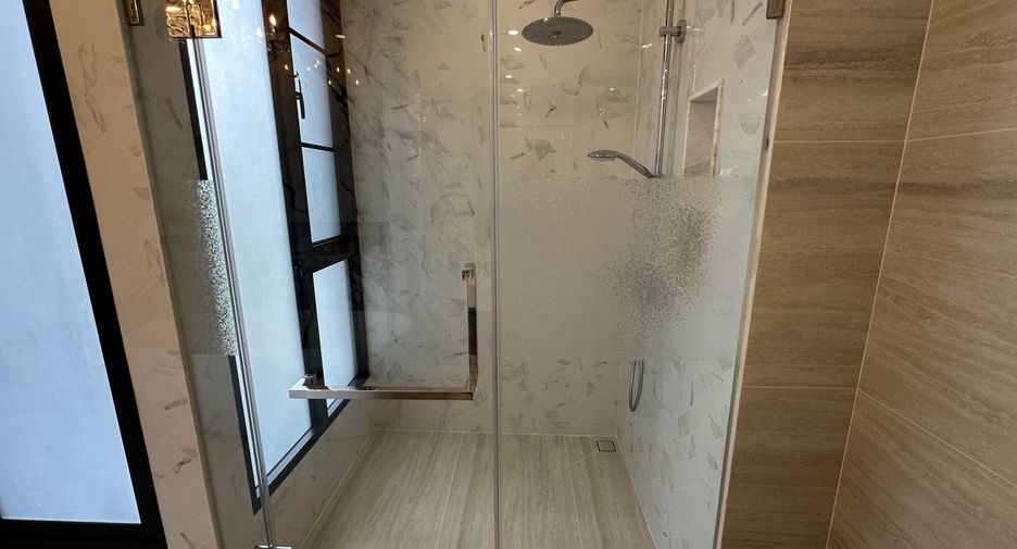 For rent 5 bedrooms house in Bang Kapi, Bangkok