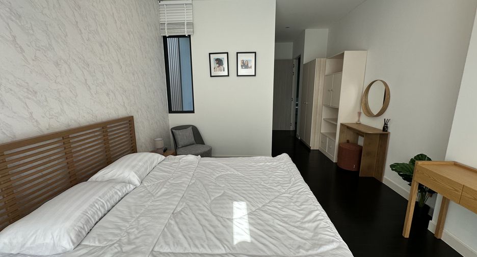 For rent 5 bedrooms house in Bang Kapi, Bangkok