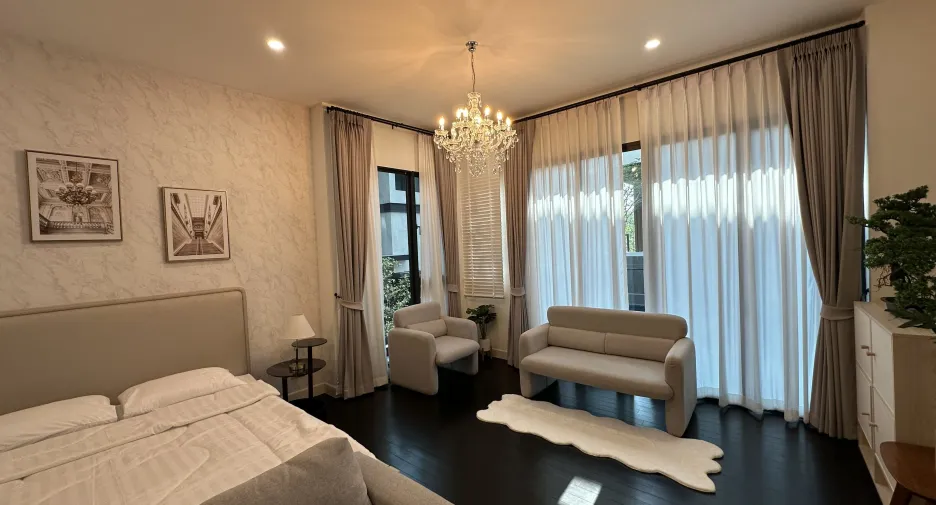 Haus zur Miete mit 5 Zimmer in Bang Kapi, Bangkok