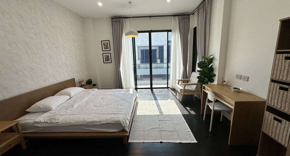 For rent 5 bedrooms house in Bang Kapi, Bangkok