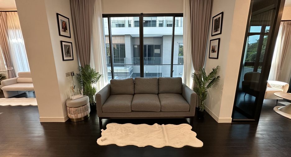 For rent 5 bedrooms house in Bang Kapi, Bangkok