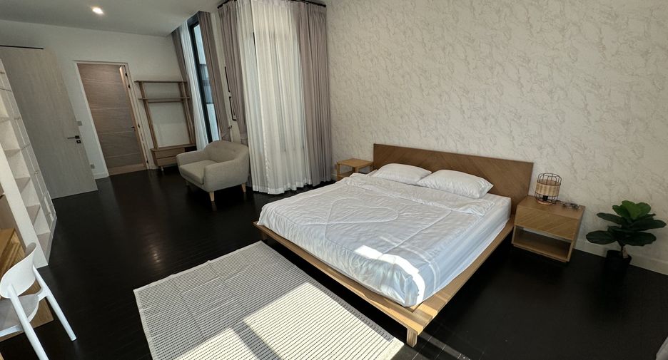 For rent 5 bedrooms house in Bang Kapi, Bangkok