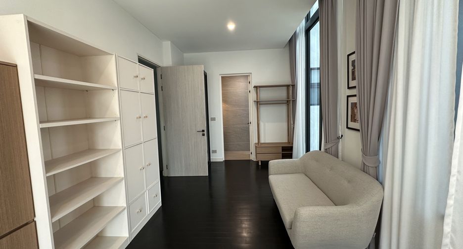 For rent 5 bedrooms house in Bang Kapi, Bangkok