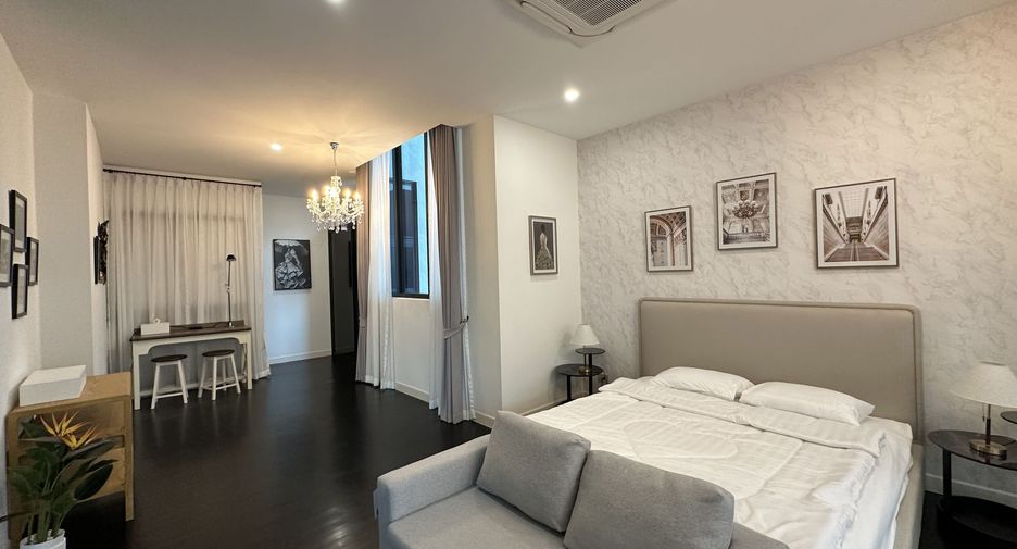 For rent 5 bedrooms house in Bang Kapi, Bangkok
