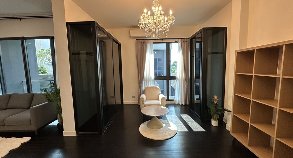For rent 5 bedrooms house in Bang Kapi, Bangkok