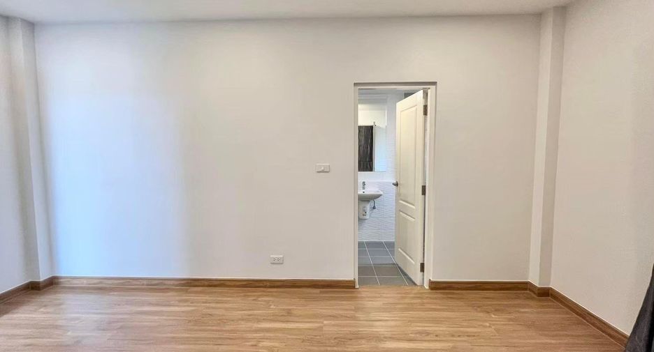 Haus zur Miete mit 4 Zimmer in Don Mueang, Bangkok