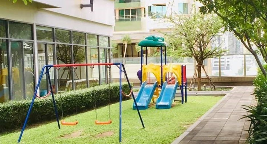 For sale 3 bedrooms condo in Khlong Toei, Bangkok