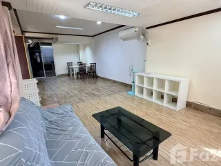 For rent 4 bedrooms townhouse in Bang Na, Bangkok