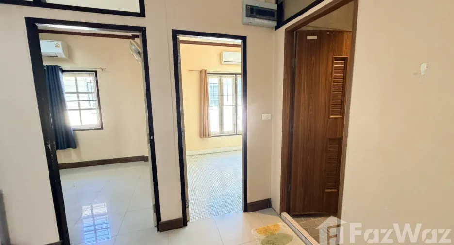 For rent 4 bedrooms townhouse in Bang Na, Bangkok