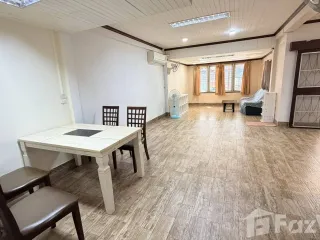 For rent 4 bedrooms townhouse in Bang Na, Bangkok