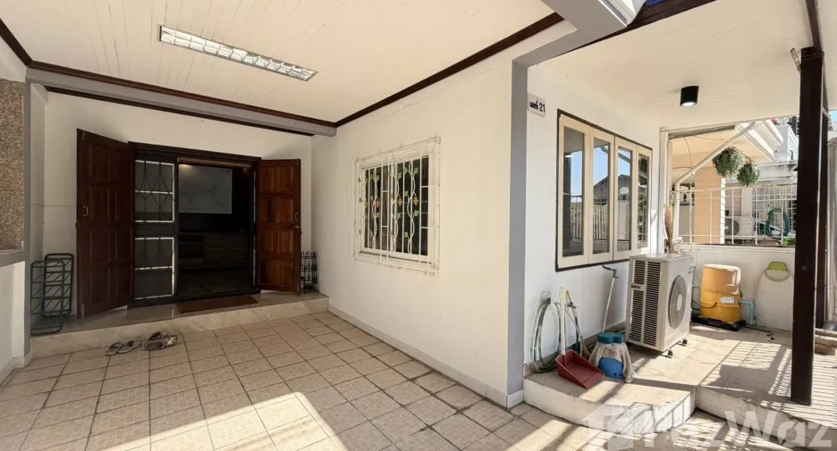 For rent 4 bedrooms townhouse in Bang Na, Bangkok