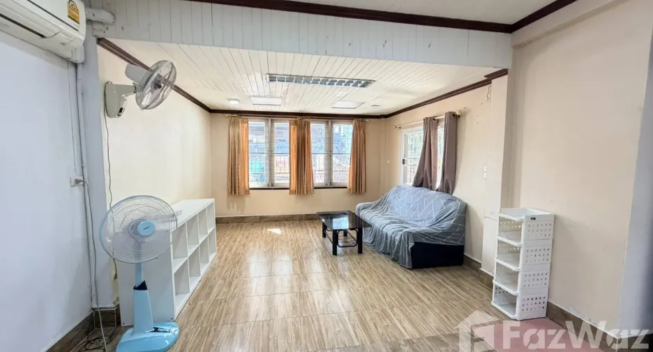 For rent 4 bedrooms townhouse in Bang Na, Bangkok