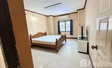 For rent 4 bedrooms townhouse in Bang Na, Bangkok