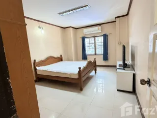For rent 4 bedrooms townhouse in Bang Na, Bangkok