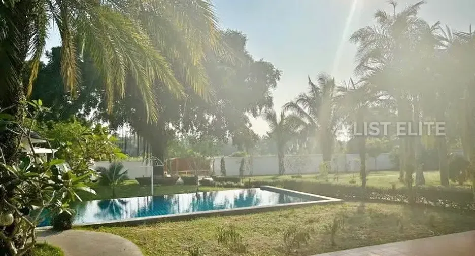 For rent 5 bedrooms house in Bang Lamung, Chonburi