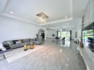 À louer 6 chambres maison à Bang Lamung, Chonburi