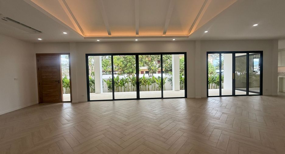 For sale 5 bedrooms villa in Thalang, Phuket