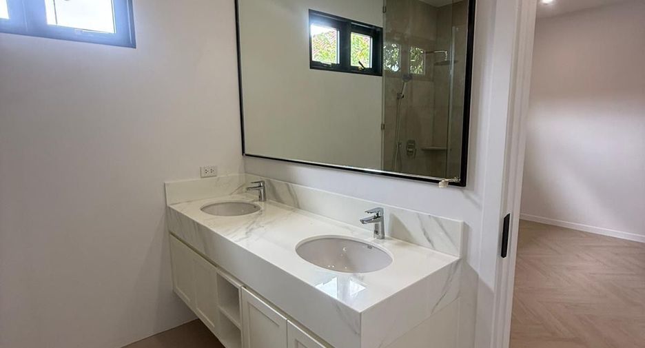 For sale 5 bedrooms villa in Thalang, Phuket